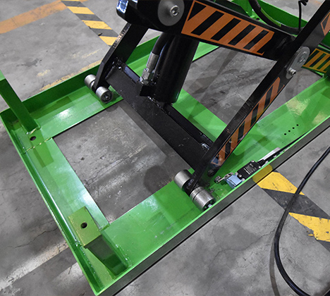 SCISSOR LIFT TABLE