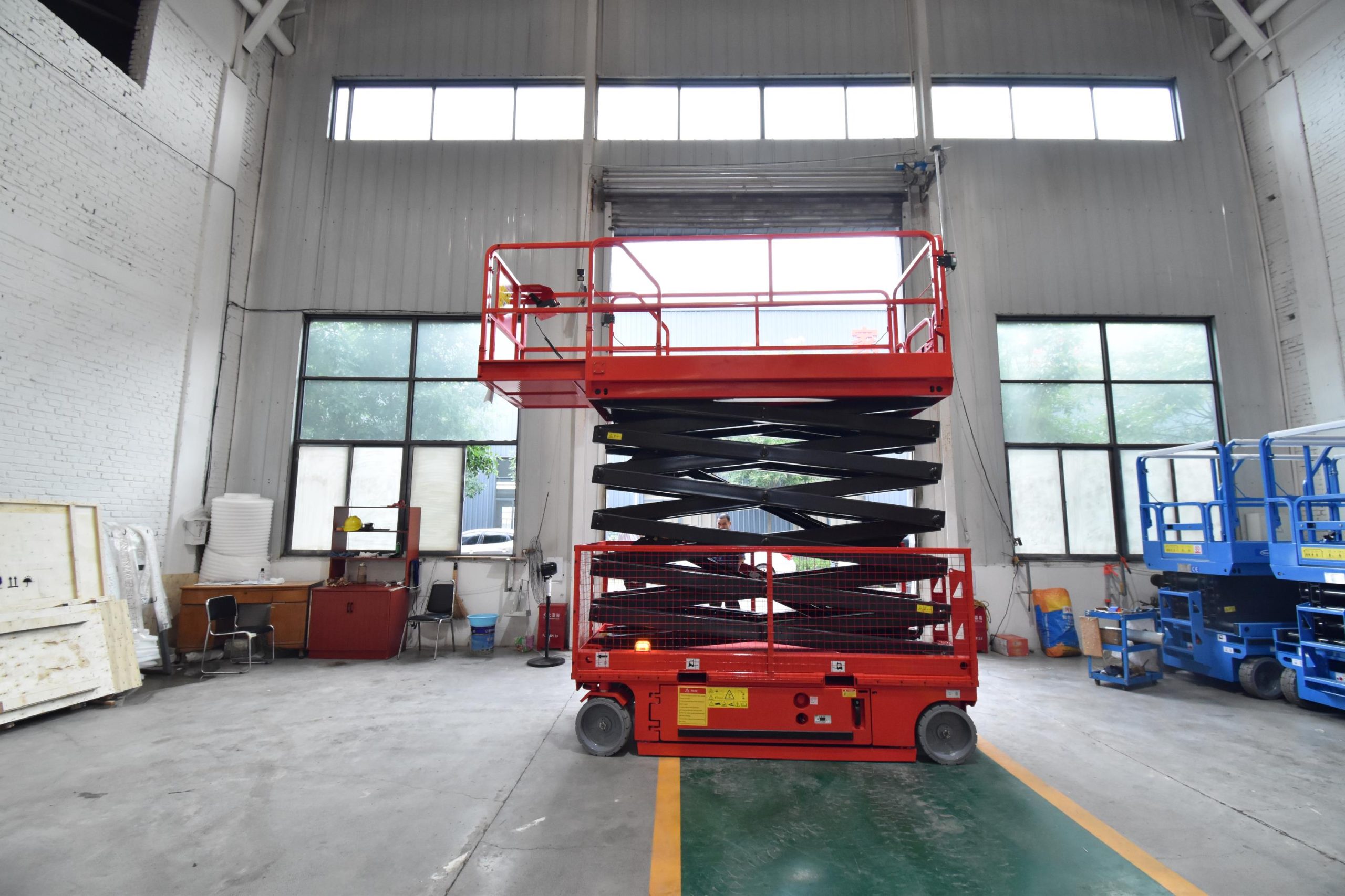Mastering Scissor Lift Operation: Key Techniques for Professionals