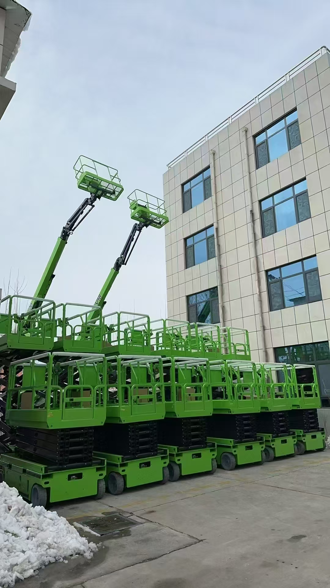 Boom Lifts vs. Scissor Lifts: Which Type of Lift Should I Choose?